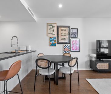 Fully Furnished Luxury Living by the Foreshore! - Photo 3
