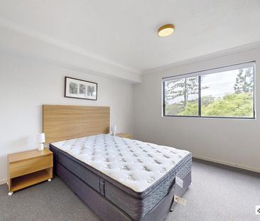 Spacious Furnished Inner-City Apartment! - Photo 4