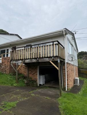 Newly Renovated 2-Bedroom Unit with Panmure Basin Views - Photo 1