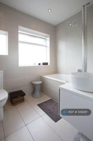 3 bedroom semi-detached house to rent - Photo 2
