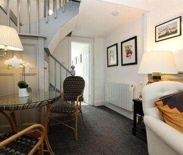 The Limes, Cowbridge, Vale Of Glamorgan, CF71 - Photo 2