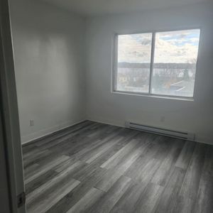 📍 Cession de bail pour le 1 Nov. 2025/ sous-location – 3 ½ à Laval - Photo 2