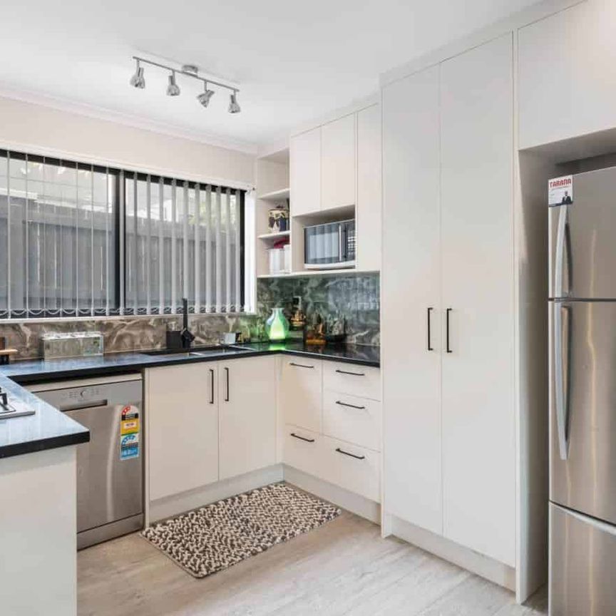 Near new in Papatoetoe - Photo 1