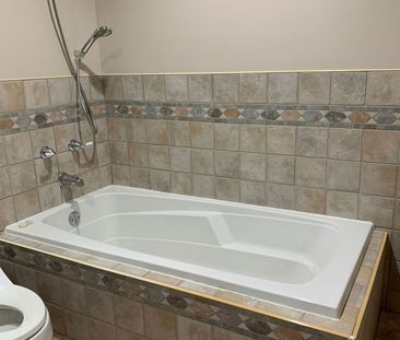 For Lease - 3317 Carillion Avenue Unit# Main, Mississauga, Ontario - Photo 5