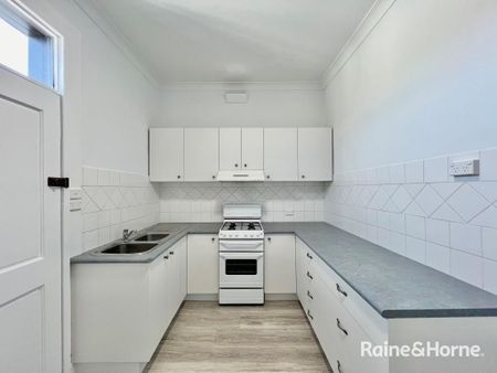 Beautifully Restored 1 Bedroom Unit In the CBD - Available 9.1.2026 - Photo 5