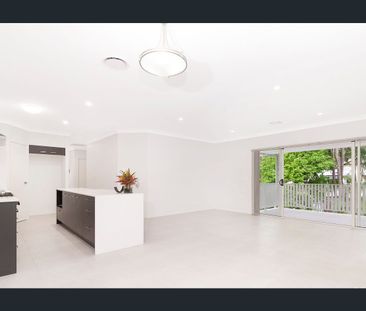Spacious living in a Prime Bardon Location - Photo 1