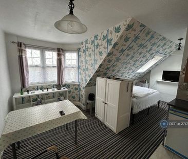 1 bedroom in a house share to rent - Photo 4