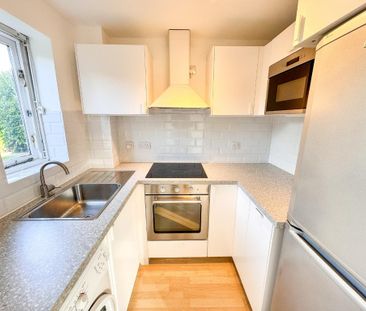 1 bedroom ground floor flat to rent - Photo 4