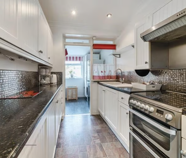 1 bedroom in a house share to rent - Photo 3