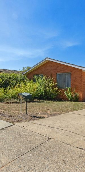 Spacious 1-Bedroom Duplex in Higgins - Photo 2