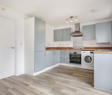 3 bedroom semi-detached house to rent - Photo 5