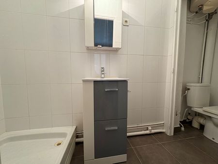 STUDIO 20 m2 – REFAIT A NEUF – en rez-de-chaussée – sur COUR – - Photo 5