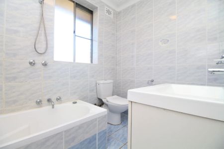 WELL-VALUED TWO-BEDROOM APARTMENT! - Photo 3