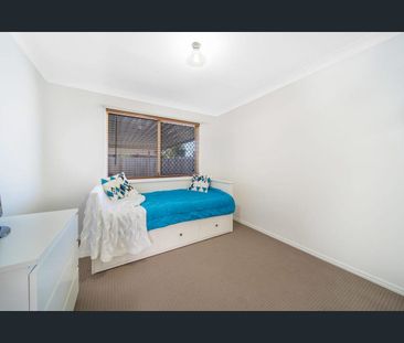 Spacious Family Home with Huge Outdoor Area in Convenient Meadowbro... - Photo 4