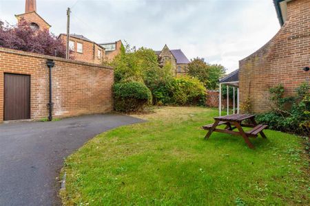 4 bedroom detached house to rent - Photo 5