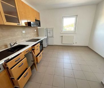 Dachgeschoss - Zwei Zimmerwohnung mit Essküche! - Photo 2