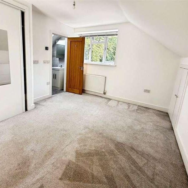 Kentwood Hill, Tilehurst, Reading, Berkshire, RG31 - Photo 1