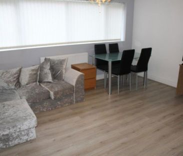3 bedroom flat to rent - Photo 1
