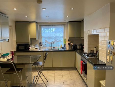 1 bedroom in a house share to rent - Photo 4