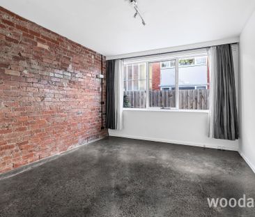 Renovated 2 Bedroom Unit with 3 Car Spaces! - Photo 2