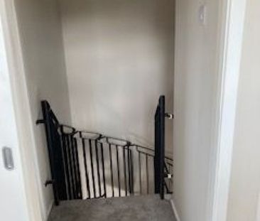 Clay Hill, Two Mile Ash, Milton Keynes, Buckinghamshire - - Photo 2