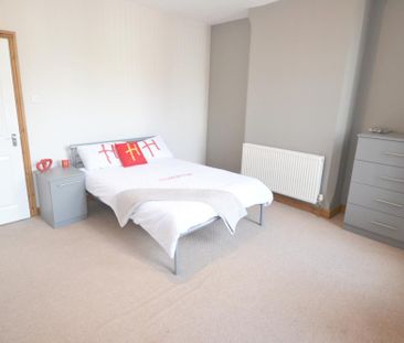 6 bedroom detached house to rent - Photo 2