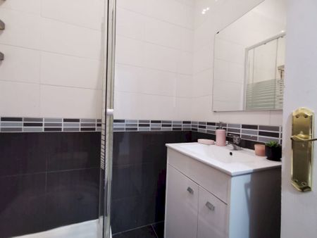 Well equipped room in Preciados - Photo 4