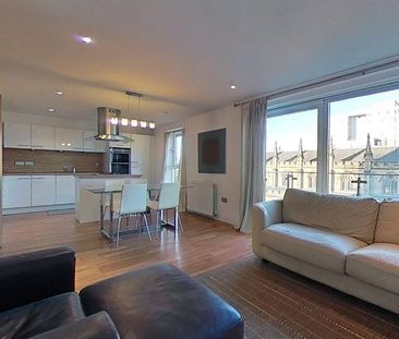 2 bedroom flat to rent - Photo 2