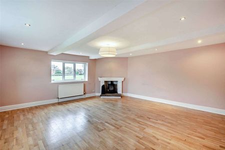 Stylish modernised farmhouse with lovely gardens, well located on the semi-rural outskirts of Wilmslow - Photo 5