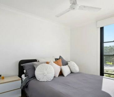 STYLISH LIVING IN THE HEART OF ROBINA - Photo 2