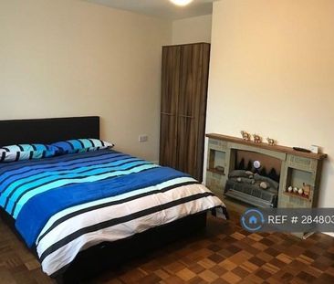 1 bedroom in a house share to rent - Photo 2