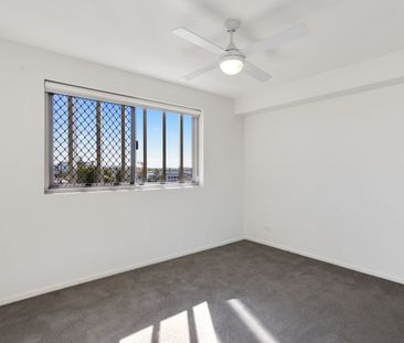 2 BEDROOM APARTMENT WITH CITY VIEWS - Photo 5