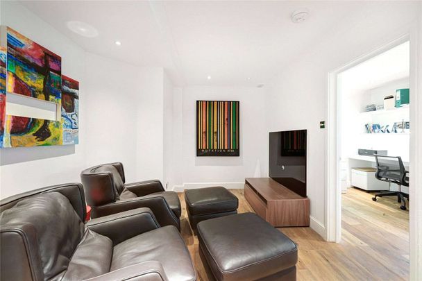 Two bedroom, two bathroom duplex flat in a sought after location. - Photo 1