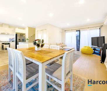 Central LOCATION, Ideal ORIENTATION - Townhouse - Photo 1