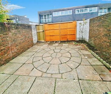 4 bedroom terraced house to rent - Photo 3