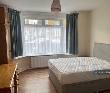 1 bedroom in a house share to rent - Photo 6