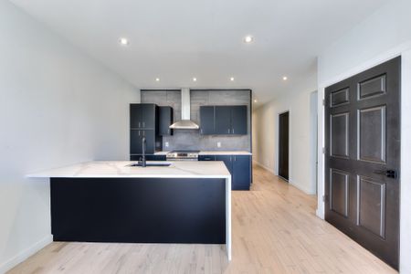 261 Rue du Square-Sir-George-Étienne-Cartier - Photo 3