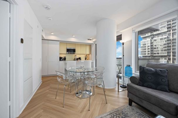 Adelaide Street West - Photo 1