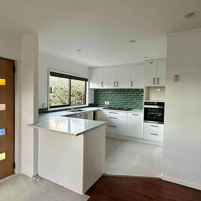 Newly Renovated 4Bedroom Home with Ample Parking! - Photo 1