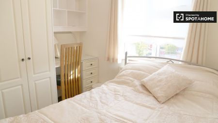 Cosy room to rent in house in North Central Area, Dublin - Photo 4