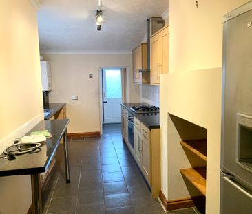 3 bedroom semi-detached house to rent - Photo 4