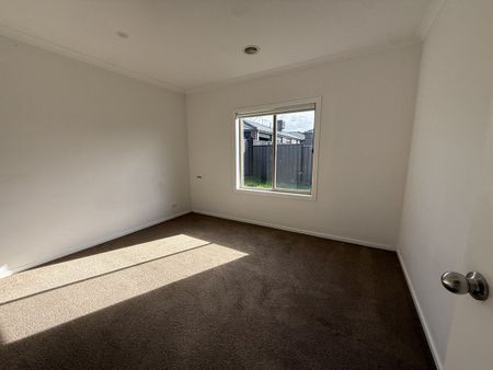 Family Home in Prime Location - Photo 4