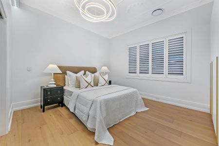 Modern Elegance Meets Everyday Comfort in Eastwood - Photo 4