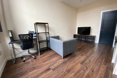 High Street, KIDDERMINSTER - Photo 2