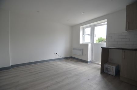 6 bedroom Semi-detached house to rent - Photo 2