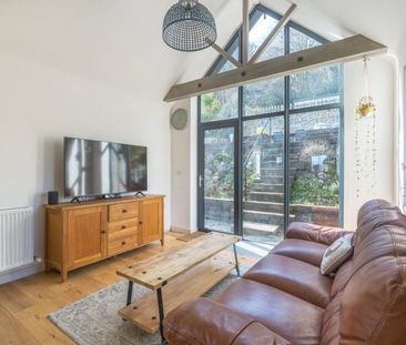 Chestnut Way, Guildford, Surrey, GU5 - Photo 2