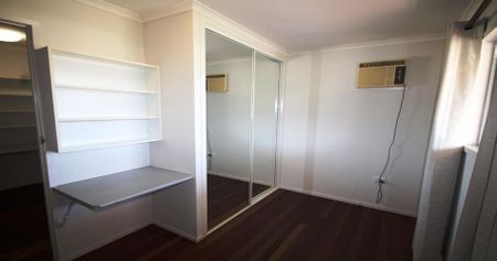 Large 5 bedroom home with amazing views. - Photo 5