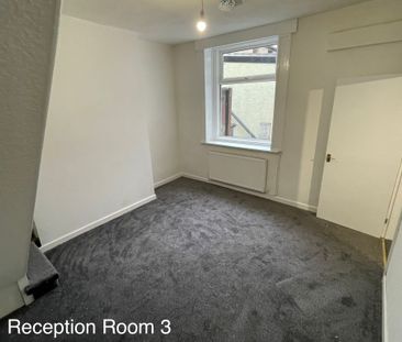4 bed End of Terrace in Station Road , Hadfield, Glossop, SK13 1DB - Photo 3