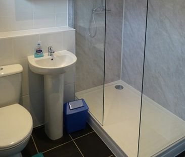 Terraced House to rent on - Photo 2