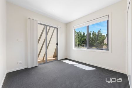 LUXURY LIVING IN PRIME LOCATION - Photo 2